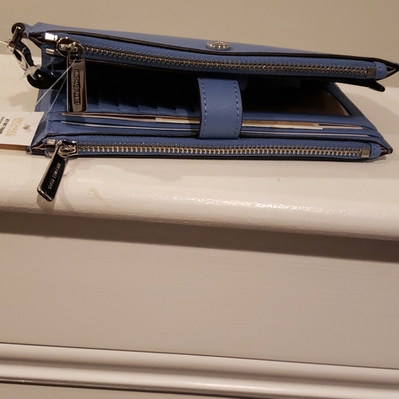 Blue Michael Kors brand new blue wristlet - Picture 4 of 6